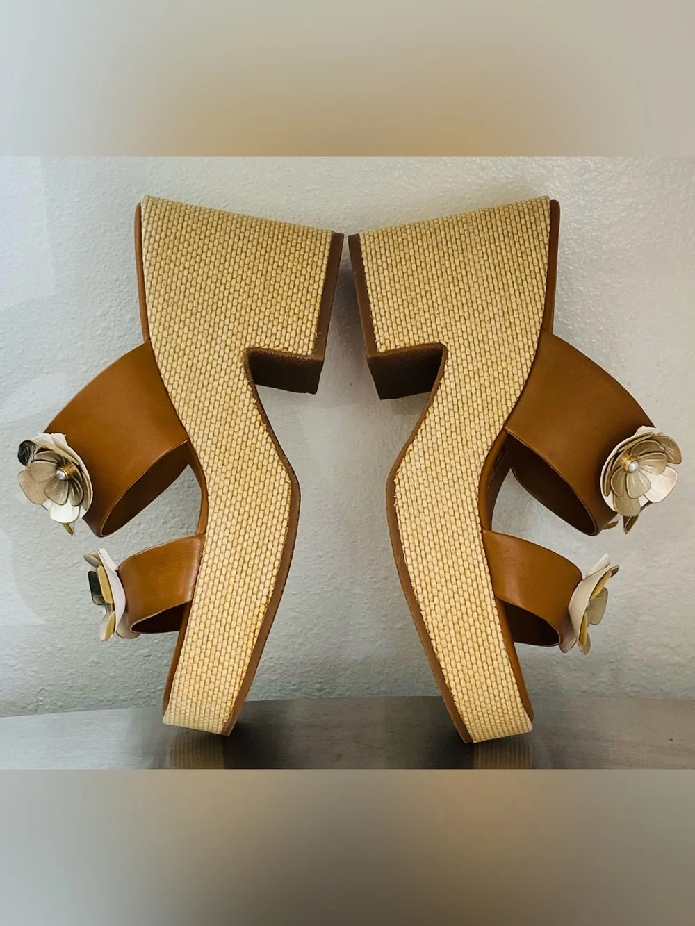 KARL LAGERFELD LEATHER AND RAFFIA PLATFORM SANDALS WITH GOLD METALLIC FLOWERS